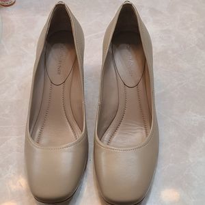 Like new Donald/Pliner pumps